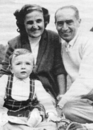 w. Joanna ze swoj rodzin. Fotografia pochodzi z prywatnych zbiorw Krystyny Zajc.