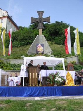 Diecezjalny Kongres Rodzin Diecezji Sandomierskiej - Piotr Ludwik Molla, syn w. Gianny Beretty Molla wraz Maonk i Crk, Sandomierz, 12 czerwca 2005 r. Fot. Mariusz Trojnar