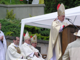 Diecezjalny Kongres Rodzin Diecezji Sandomierskiej - Msza w. na zakoczenie Kongresu, 12 czerwca 2005 r. Fot. Mariusz Trojnar